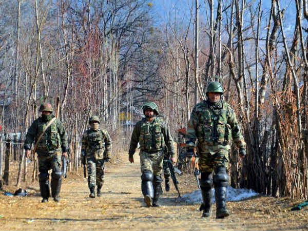 सेना ने पाक को कहा- LoC पर मरे 2 घुसपैठियों को ले जाओ सेना ने पाक को कहा- LoC पर मरे 2 घुसपैठियों को ले जाओ