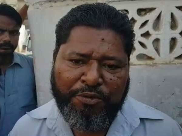 रेहड़ी वाले के खाते में आए अरबों रुपए