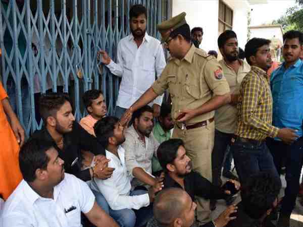 angry students of gorakhpur university lock vc in the room for one hour angry students of gorakhpur university lock vc in the room for one hour