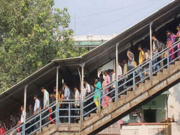 14 injured in a stampede following heavy rush of passengers on a footbridge at Santragachhi junction in Howrah 14 injured in a stampede following heavy rush of passengers on a footbridge at Santragachhi junction in Howrah