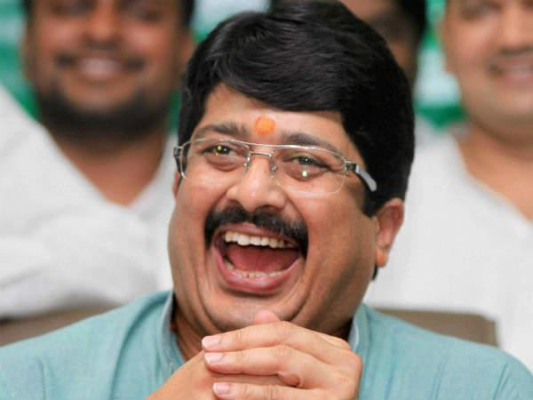यूपी: नई पार्टी की मंजूरी के लिए राजा भइया ने चुनाव आयोग में दिया आवेदन, सवर्णों को लामबंद करने की है कोशिश यूपी: नई पार्टी की मंजूरी के लिए राजा भइया ने चुनाव आयोग में दिया आवेदन, सवर्णों को लामबंद करने की है कोशिश