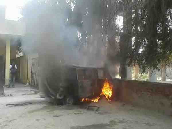 while refueling the gas car catches fire in meerut city while refueling the gas car catches fire in meerut city