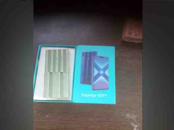 man in noida shops online new mobile and gets soaps man in noida shops online new mobile and gets soaps