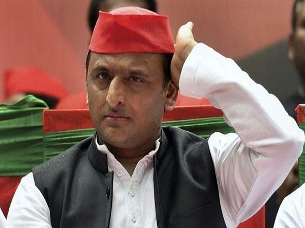 अखिलेश यादव हुए ट्रोल