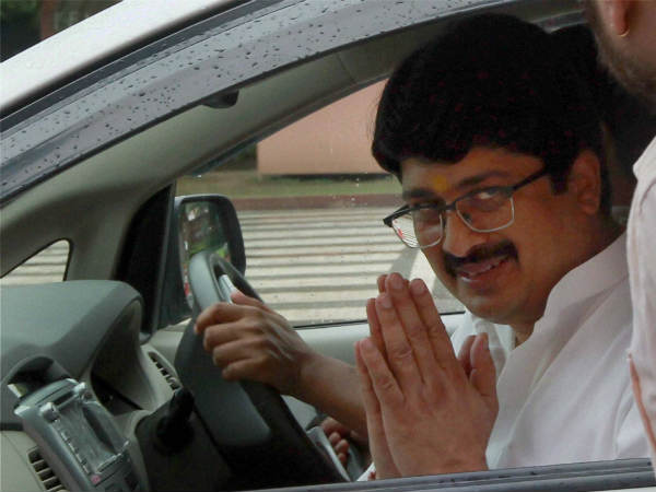 यूपी: नई पार्टी की मंजूरी के लिए राजा भइया ने चुनाव आयोग में दिया आवेदन, सवर्णों को लामबंद करने की है कोशिश यूपी: नई पार्टी की मंजूरी के लिए राजा भइया ने चुनाव आयोग में दिया आवेदन, सवर्णों को लामबंद करने की है कोशिश