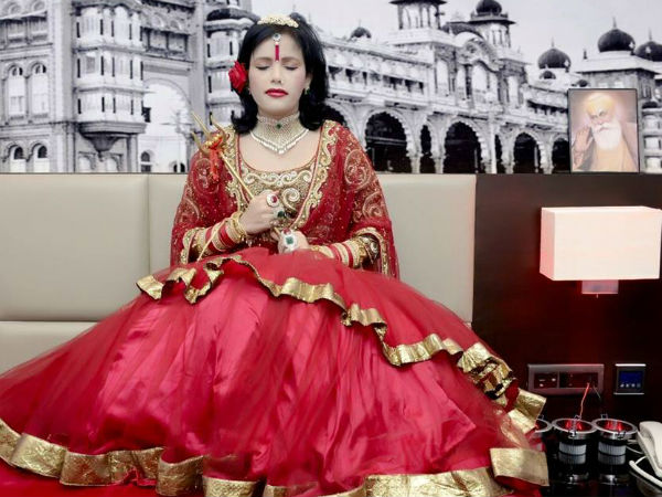 सवालों के घेरे में हैं 'राधे मां'