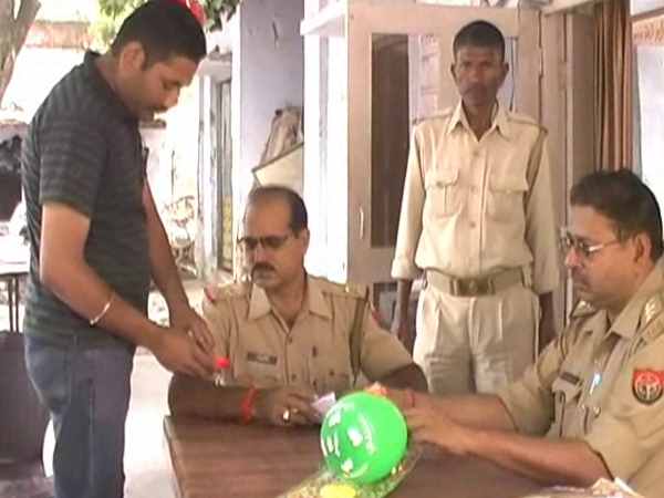 यूपी में बिक रहे आई लव यू पाकिस्तान वाले गुब्बारों का आया चीन कनेक्शन, इस तरह से चल रहा है रैकेट यूपी में बिक रहे आई लव यू पाकिस्तान वाले गुब्बारों का आया चीन कनेक्शन, इस तरह से चल रहा है रैकेट