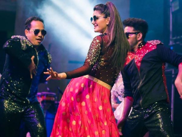 आयोजक मौके से भाग निकले