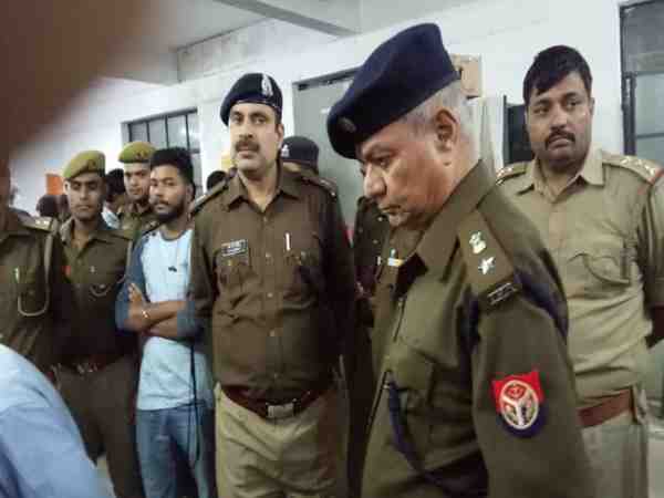 Balrampur Police arrested a man in an encounter Balrampur Police arrested a man in an encounter