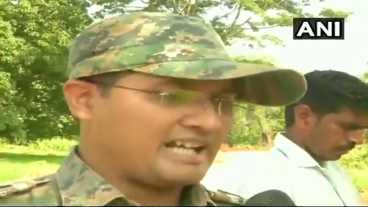 दंतेवाड़ा नक्सली हमला: उस खौफनाक मंजर को बताते हुए रो पड़े SP अभिषेक पल्लव, देखें VIDEO दंतेवाड़ा नक्सली हमला: उस खौफनाक मंजर को बताते हुए रो पड़े SP अभिषेक पल्लव, देखें VIDEO