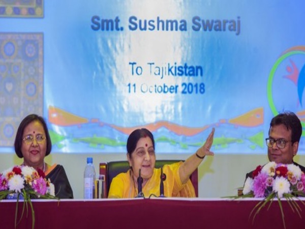 SCO बैठक में सुषमा ने आतंकवाद पर पाकिस्तान को लगाई लताड़ SCO बैठक में सुषमा ने आतंकवाद पर पाकिस्तान को लगाई लताड़