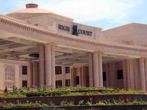 advocate took extreme step by jumping from 4th floor of high court building advocate took extreme step by jumping from 4th floor of high court building