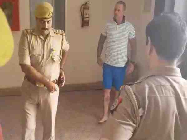 american boy beats delhi girl in vrindavan then showed knife to police american boy beats delhi girl in vrindavan then showed knife to police