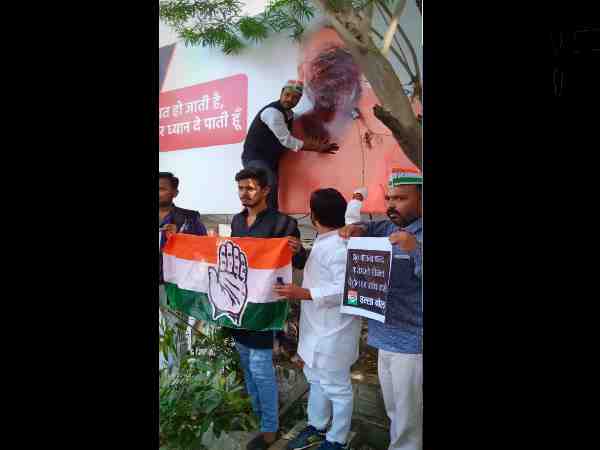 Congress workers protesting against the prices of rising petrol and diesel in lucknow Congress workers protesting against the prices of rising petrol and diesel in lucknow