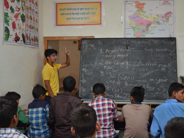 अपने पैसों से बच्चों के लिए खरीदा सामान