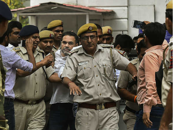 कोई वीआईपी ट्रीटमेंट नहीं