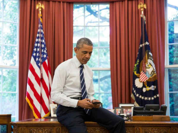 barack-obama-iphone.jpg barack-obama-iphone.jpg