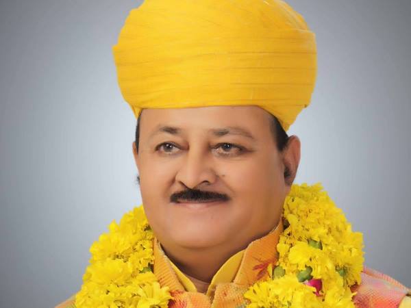 अधिकारी से हुई बहस