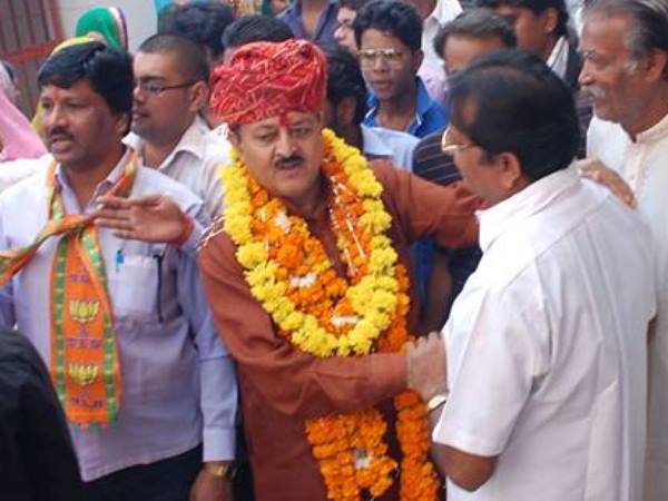 निरीक्षण के लिए मंडी में पहुंचे थे राजावत