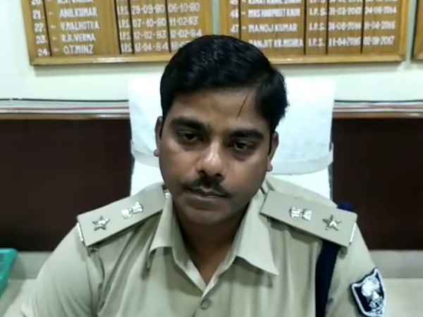 senior officer suspended cops for dance with bar girls in begusarai senior officer suspended cops for dance with bar girls in begusarai