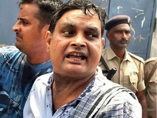 मुजफ्फरपुर शेल्टर होम केस में सुप्रीम कोर्ट ने कहा- ब्रजेश ठाकुर को बिहार से बाहर की जेल में शिफ्ट किया जाए क्योंकि वो पॉवरफुल है मुजफ्फरपुर शेल्टर होम केस में सुप्रीम कोर्ट ने कहा- ब्रजेश ठाकुर को बिहार से बाहर की जेल में शिफ्ट किया जाए क्योंकि वो पॉवरफुल है