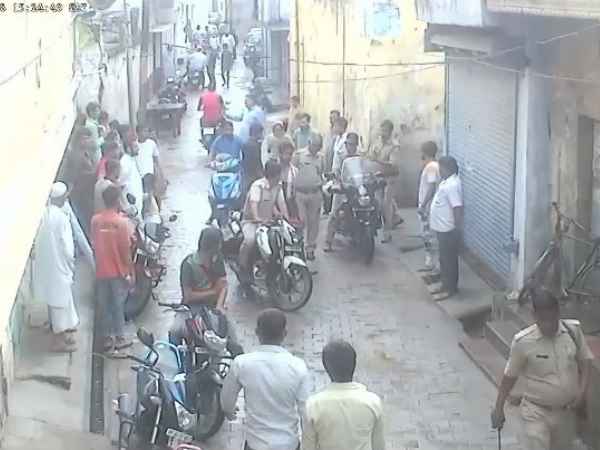 Robbery case registered on 12 policemen in Bulandshahar Robbery case registered on 12 policemen in Bulandshahar