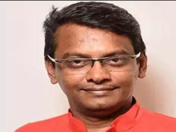 खुद पास नहीं कर पाए सिविल परीक्षा तो दूसरों को सफलता का मंत्र देने की ठानी