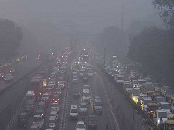 स्मॉग के कारण दिल्ली 'गैस चैम्बर' में तब्दील