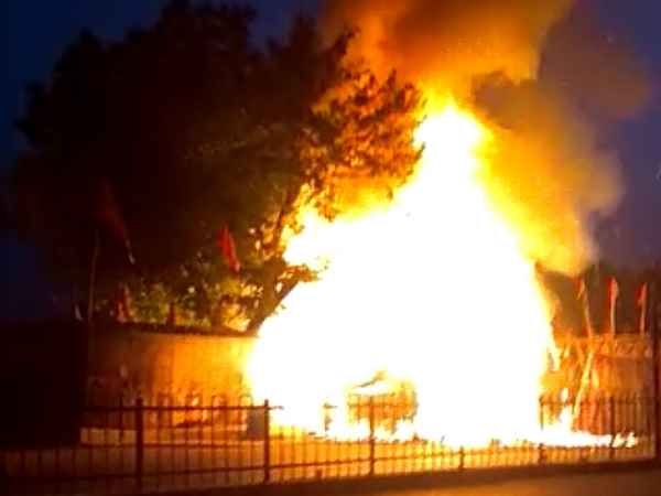 Chhindwara: A Durga Puja Pandal caught fire Chhindwara: A Durga Puja Pandal caught fire