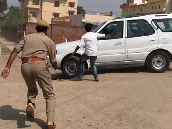 allahabad a young man black flag to cm yogi fleet arrested allahabad a young man black flag to cm yogi fleet arrested