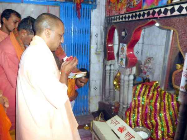 महानिशा पूजा की गई सपन्न