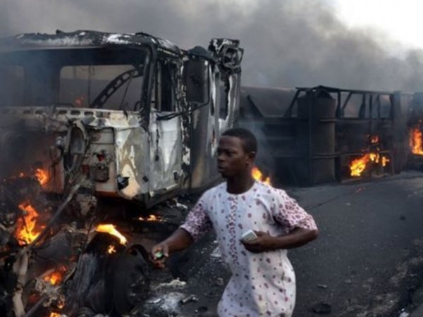 50 killed, 100 burnt in oil tanker road crash in Congo 50 killed, 100 burnt in oil tanker road crash in Congo