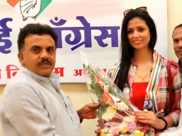 Hasin Jahan, wife of cricketer Mohammed Shami, joined Congress in mumbai Hasin Jahan, wife of cricketer Mohammed Shami, joined Congress in mumbai