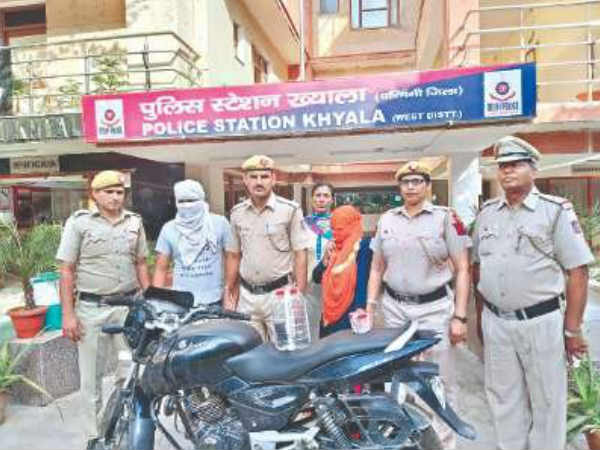 पति से अलग होकर वंश के साथ लिव इन में रहने लगी थी गजाला