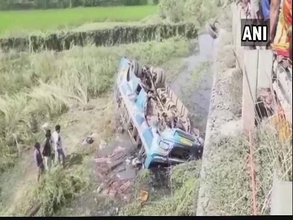 West Bengal 5 died, 20 injured when a bus fell into a canal in Hooghly district West Bengal 5 died, 20 injured when a bus fell into a canal in Hooghly district