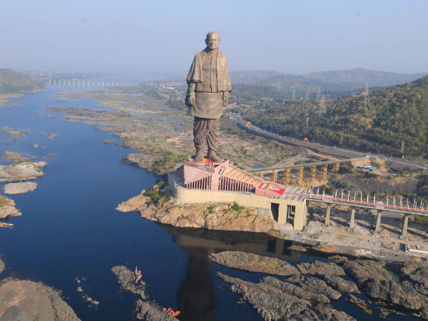 statue statue