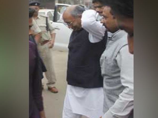 morena digvijay singh shown black flag reaching for rahul road morena digvijay singh shown black flag reaching for rahul road