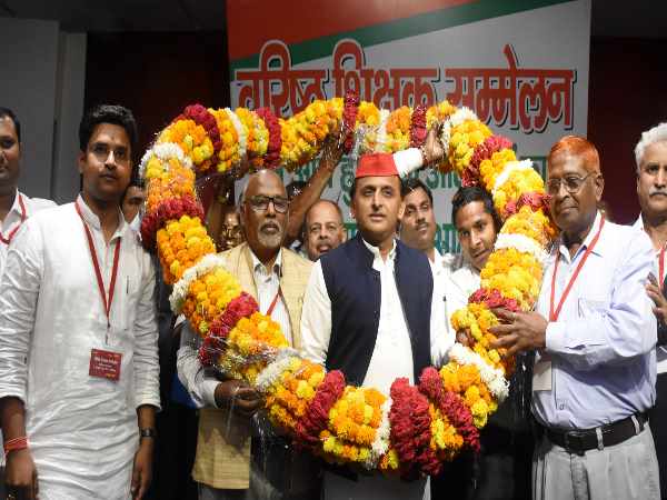 'बंदर भगाने के लिए हमें हनुमान चालीसा पढ़ना ही पड़ेगा'