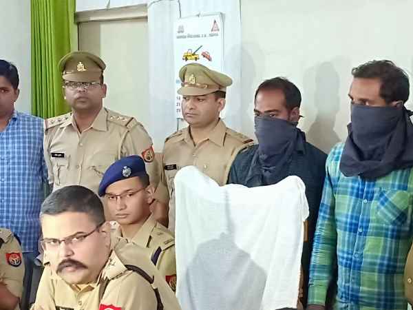Two smugglers arrested in Ghaziabad Two smugglers arrested in Ghaziabad
