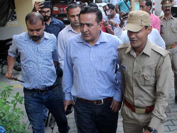 दिल्ली पुलिस के साथ यूपी पुलिस की टीम भी जांच में जुटी