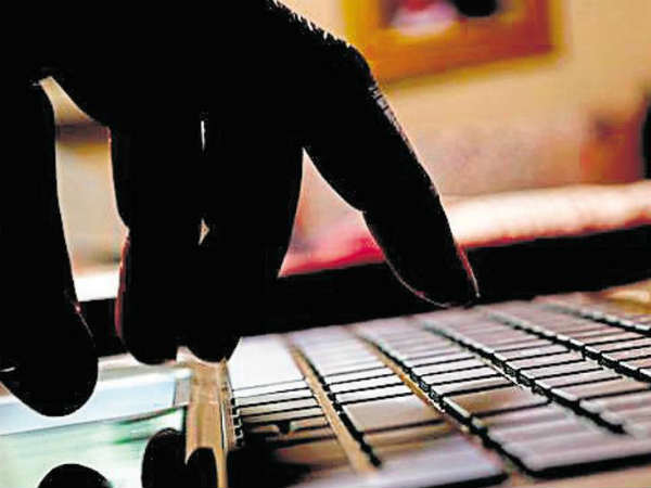 लाइव सेक्स वीडियो कॉलिंग भी की जाती है