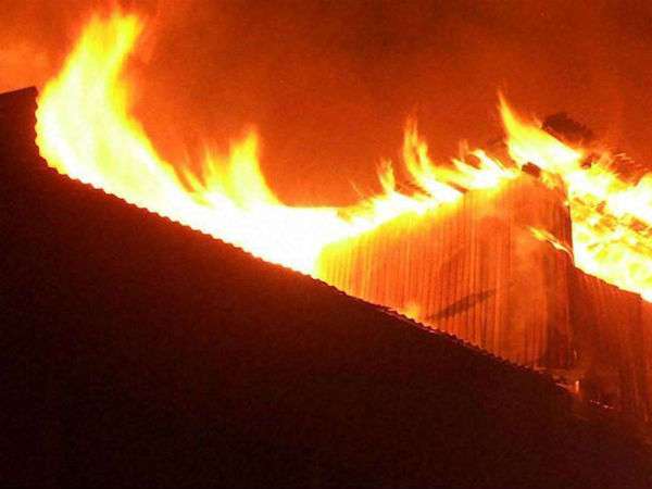 A fire broke in whole house after Man Trying To Burn Spiders A fire broke in whole house after Man Trying To Burn Spiders