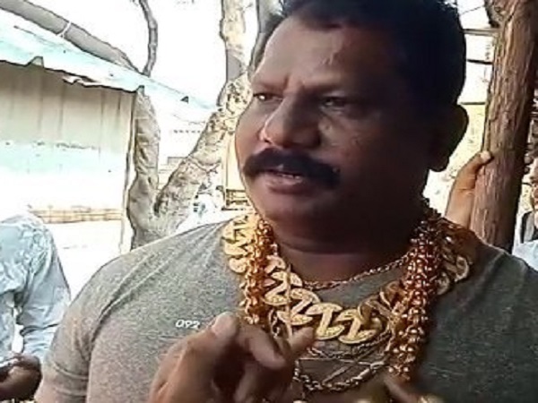 सोने की 2 किलो ज्वेलरी पहने आदमी को मप्र में इसलिए किया गया गिरफ्तार सोने की 2 किलो ज्वेलरी पहने आदमी को मप्र में इसलिए किया गया गिरफ्तार