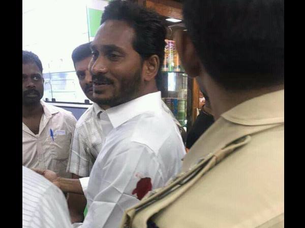 YSRCP chief Jagan Mohan Reddy stabbed on his arm at Visakhapatnam Airport YSRCP chief Jagan Mohan Reddy stabbed on his arm at Visakhapatnam Airport