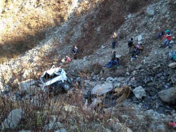 One dead and 9 injured after a jeep fell into a gorge in Kullu One dead and 9 injured after a jeep fell into a gorge in Kullu