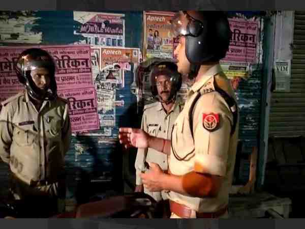आधी रात को बुलेट से पहुंच गए एसपी