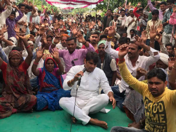 शिवराज से बदला लेने के लिए सपा का टिकट छोड़ कांग्रेस कैंप में गए अर्जुन शिवराज से बदला लेने के लिए सपा का टिकट छोड़ कांग्रेस कैंप में गए अर्जुन