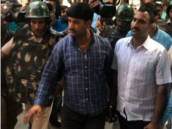 जज की पत्नी-बेटे की हत्या से पहले मां को भेज दिया था मामा के पास