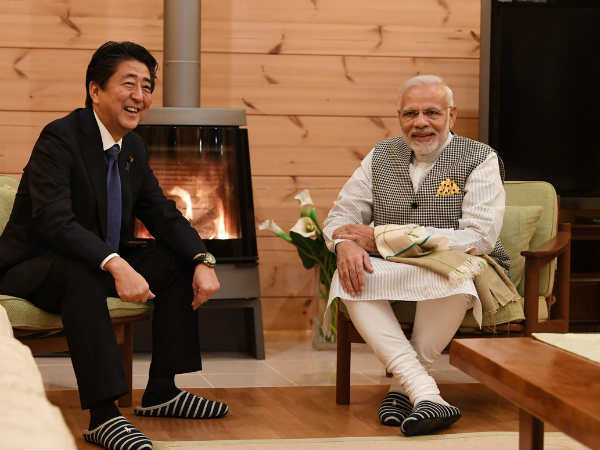 आबे के हॉलीडे होम पहुंचे मोदी