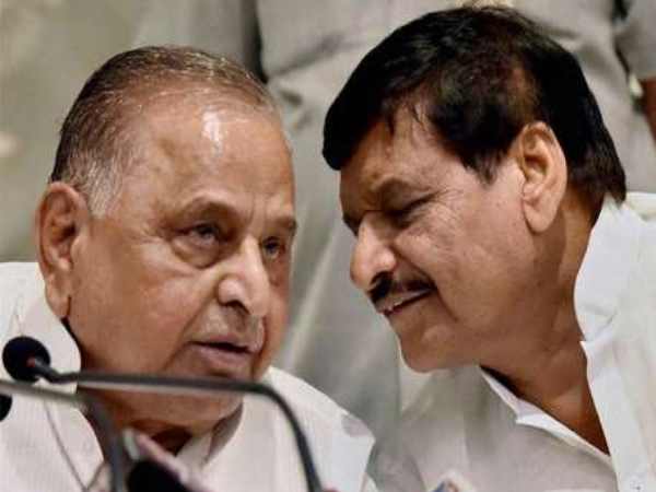 अकेले पड़े अखिलेश